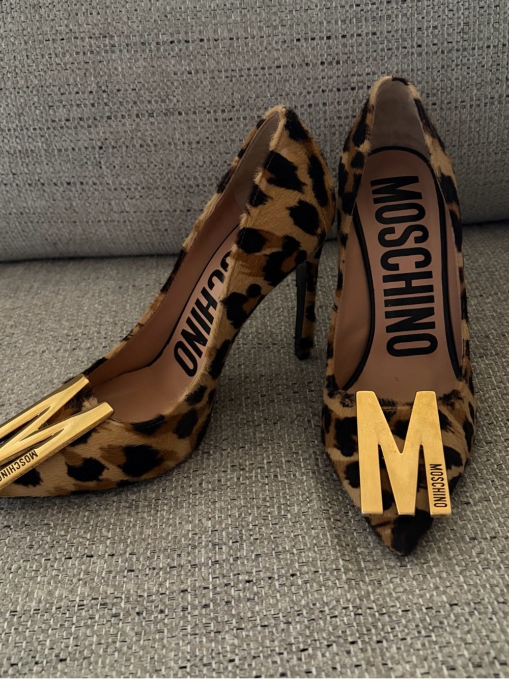 Moschino Leopard-Print Pointed Pumps with Gold M Hardware - Picture 2 of 5